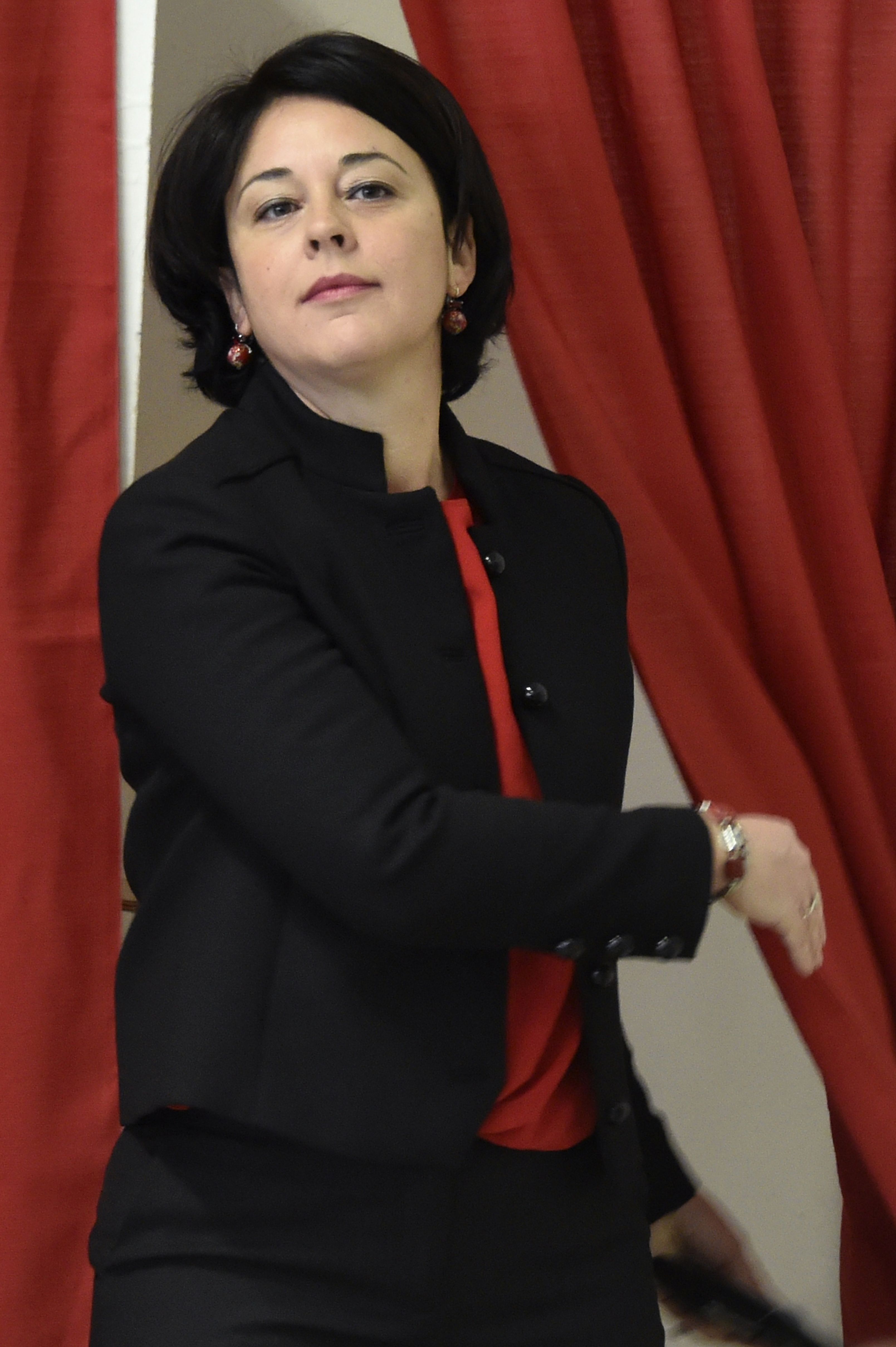 سيلفيا بينيل مرشحة حزب اليسار الراديكالي  والمرشح للانتخابات التمهيدية ،