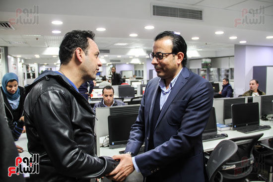 مصطفى قمر مع رئيس التحرير التنفيذى دندراوى الهوارى