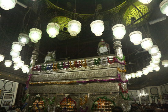 احتفالات بمسجد الحسين (10)