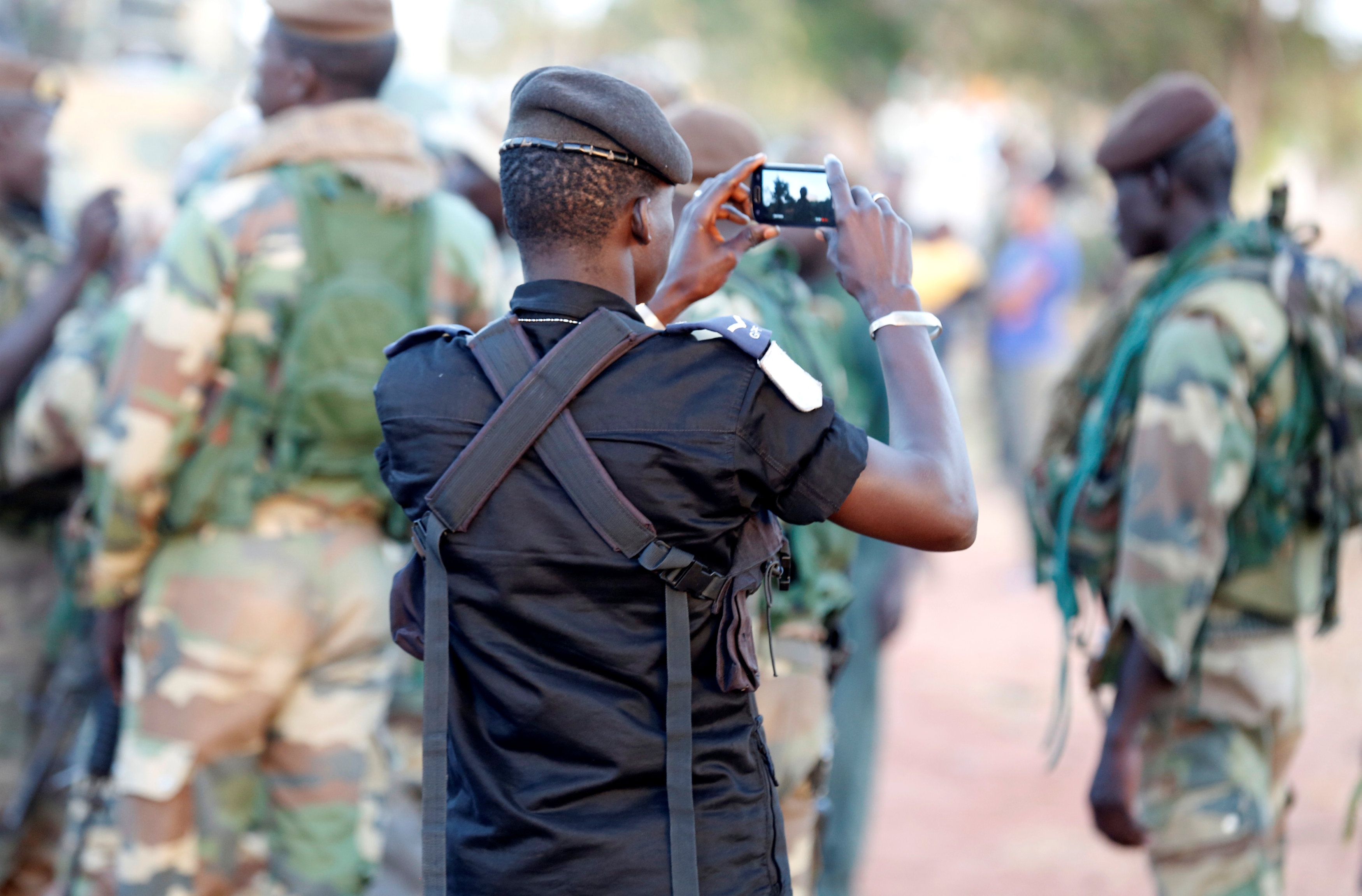 انتشار قوات غرب أفريقيا بجامبيا