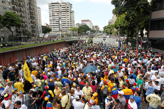 آلاف المتظاهرون فى فنزويلا