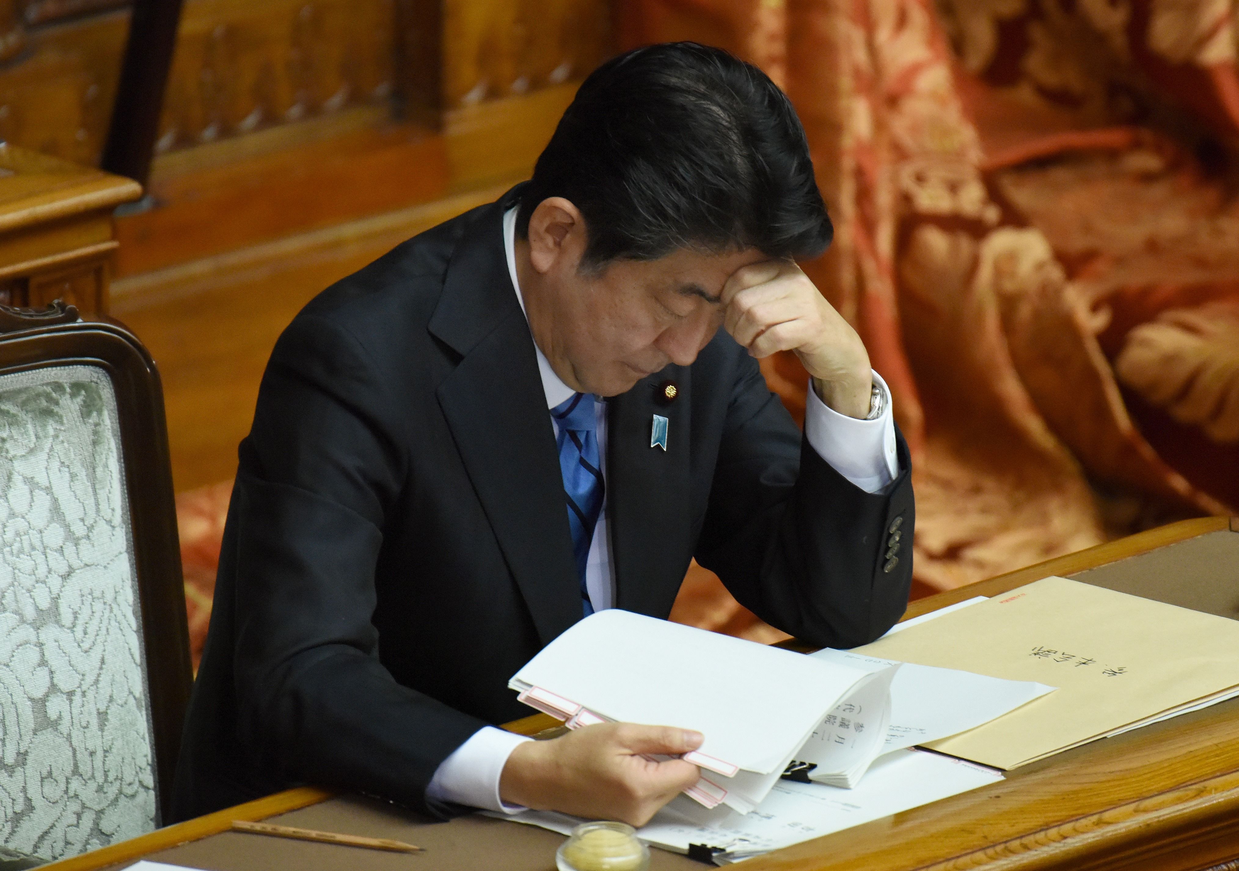 قيلولة رئيس وزراء اليابان داخل البرلمان
