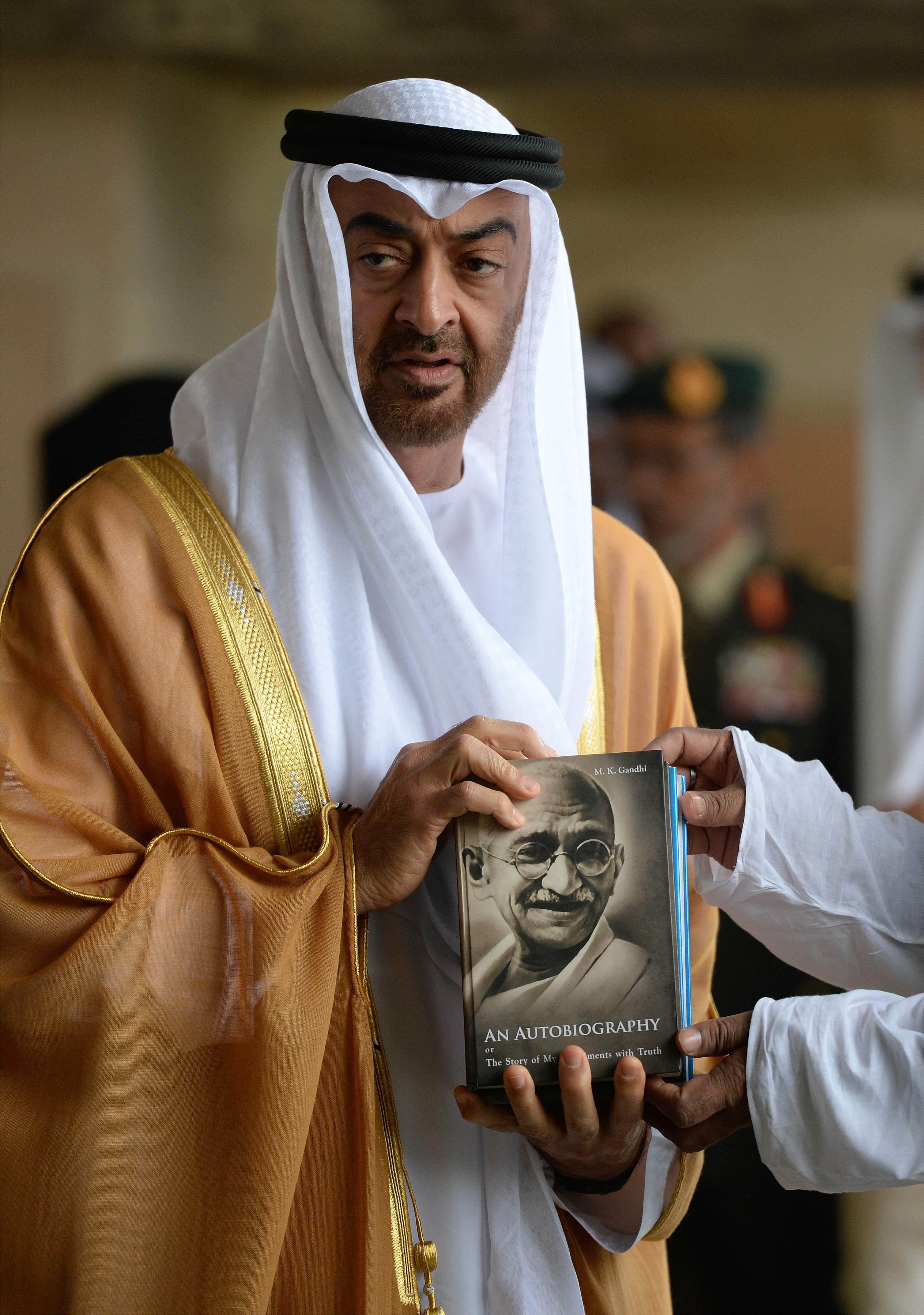 محمد بن زايد وضريح غاندى محمد بن زايد وضريح غاندى