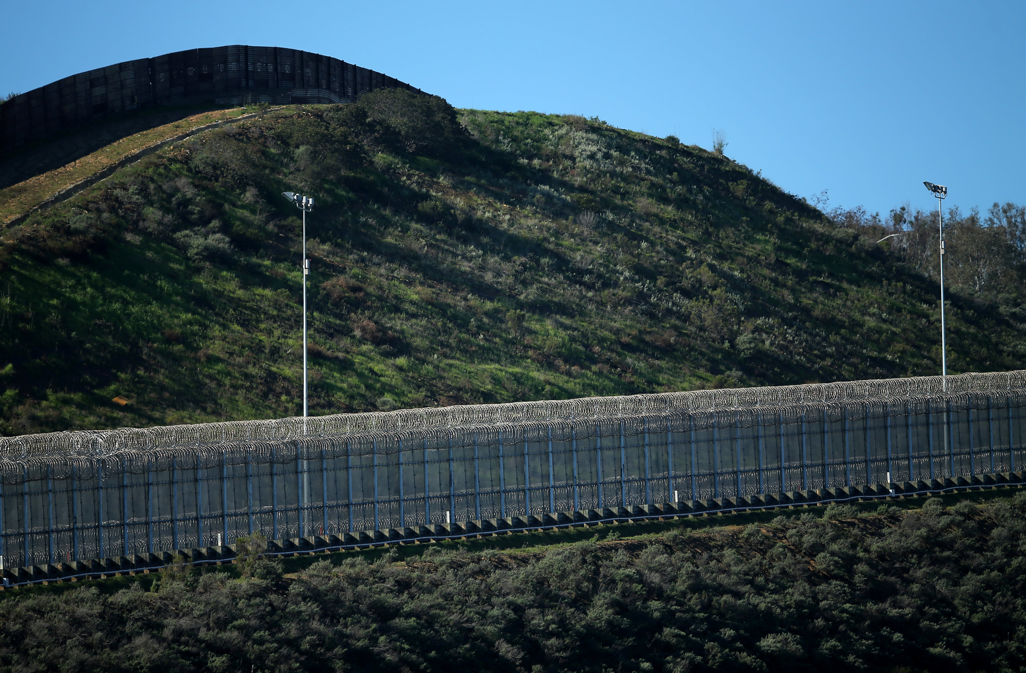 جدار عازل بين المكسيك والولايات المتحدة