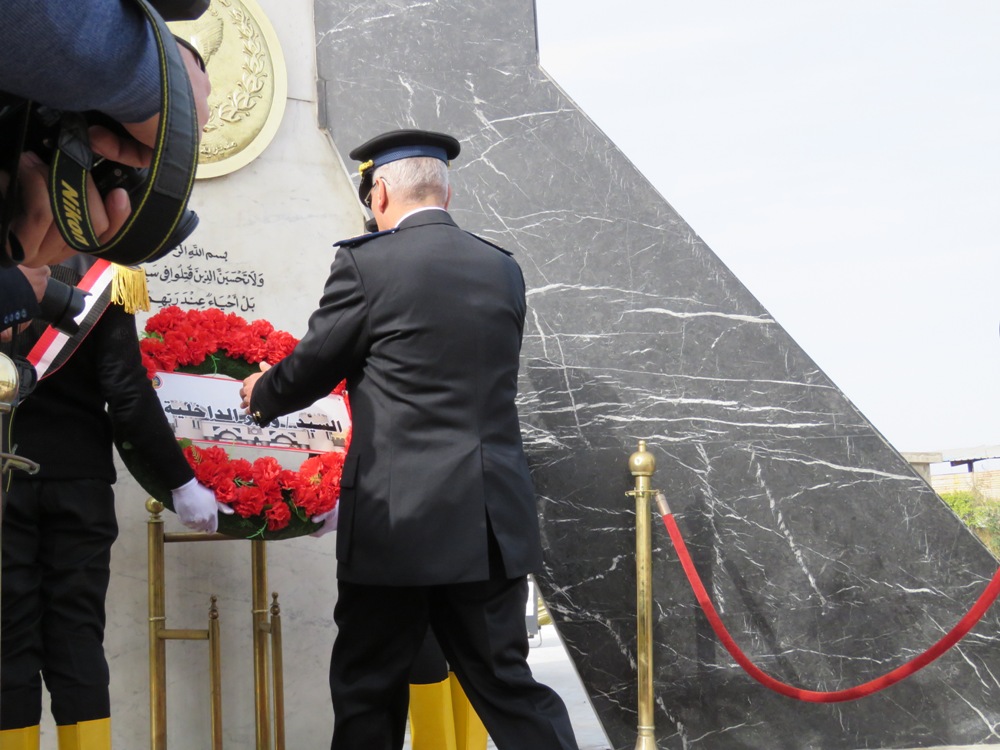 مدير أمن الإسكندرية يضع إكليل الزهور على النصب التذكارى لشهداء الشرطة (11)