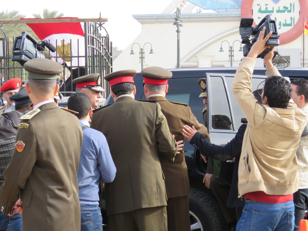مدير أمن الإسكندرية يضع إكليل الزهور على النصب التذكارى لشهداء الشرطة (6)