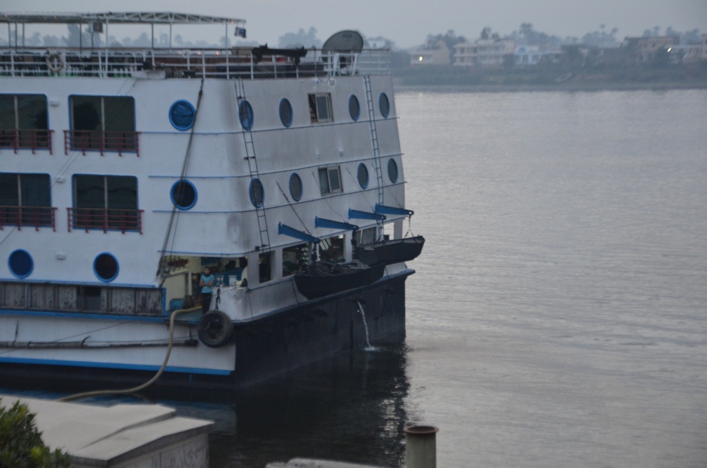 9- المخلفات الخاصة بالمراكب تلقي في نهر النيل