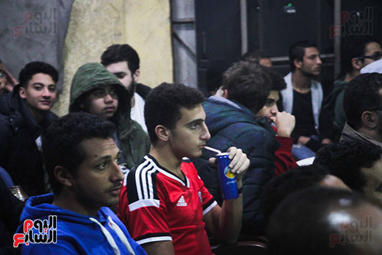 المصريون يتابعون مباراة المنتخب الوطنى وغانا على المقاهى (2)