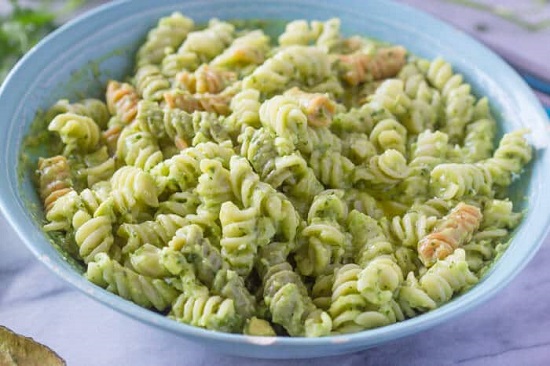 إعداد  المكرونة بالأفوكادر والجبن 