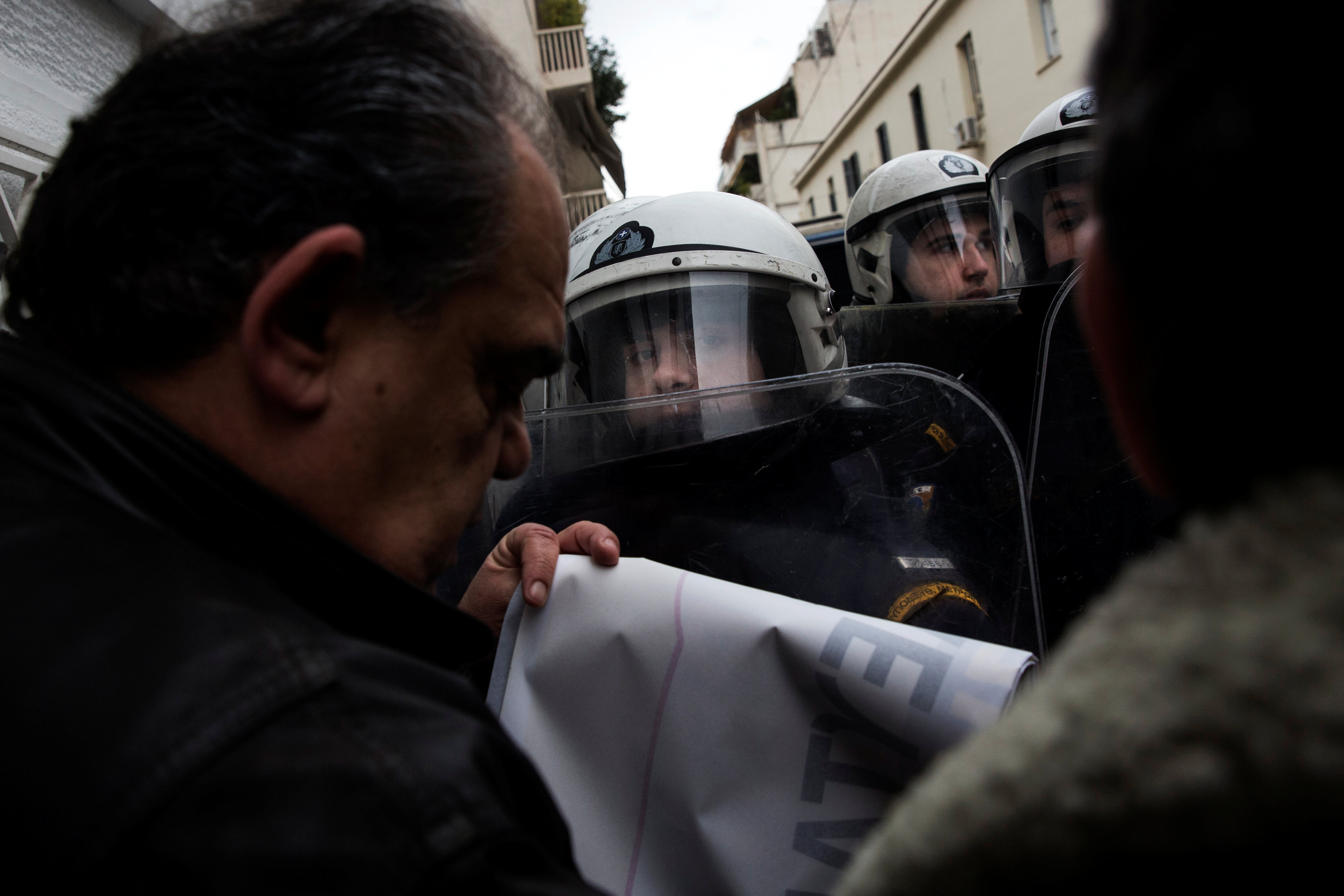 الشرطة تواجه مظاهرات أمام مكتب رئيس الوزراء اليونانى