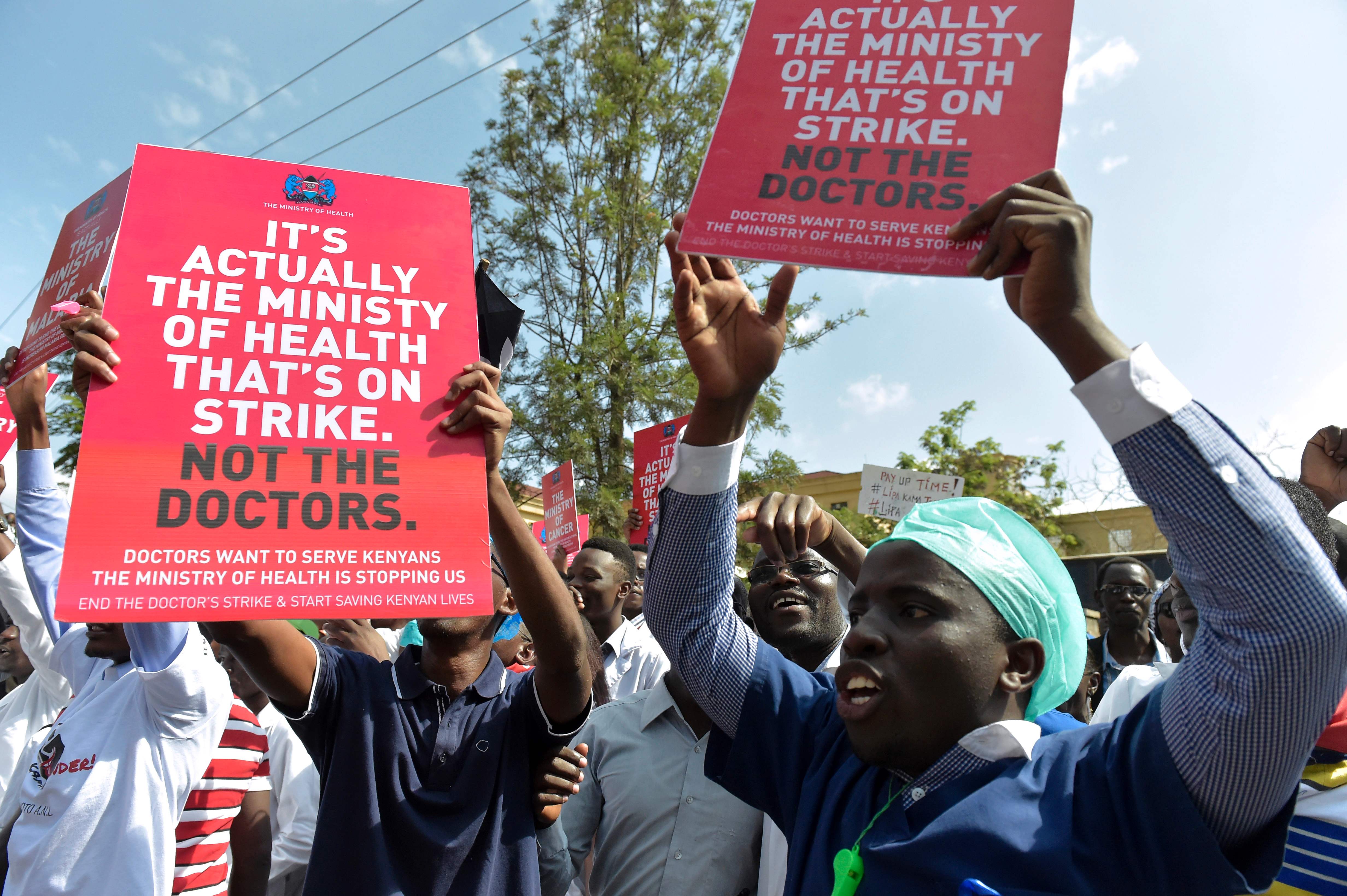 تظاهرة تطالب برفع رواتب الأطباء فى كينيا