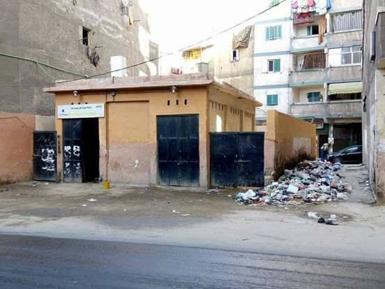 القمامة بجوار مستودع أنابيب فى الإسكندرية