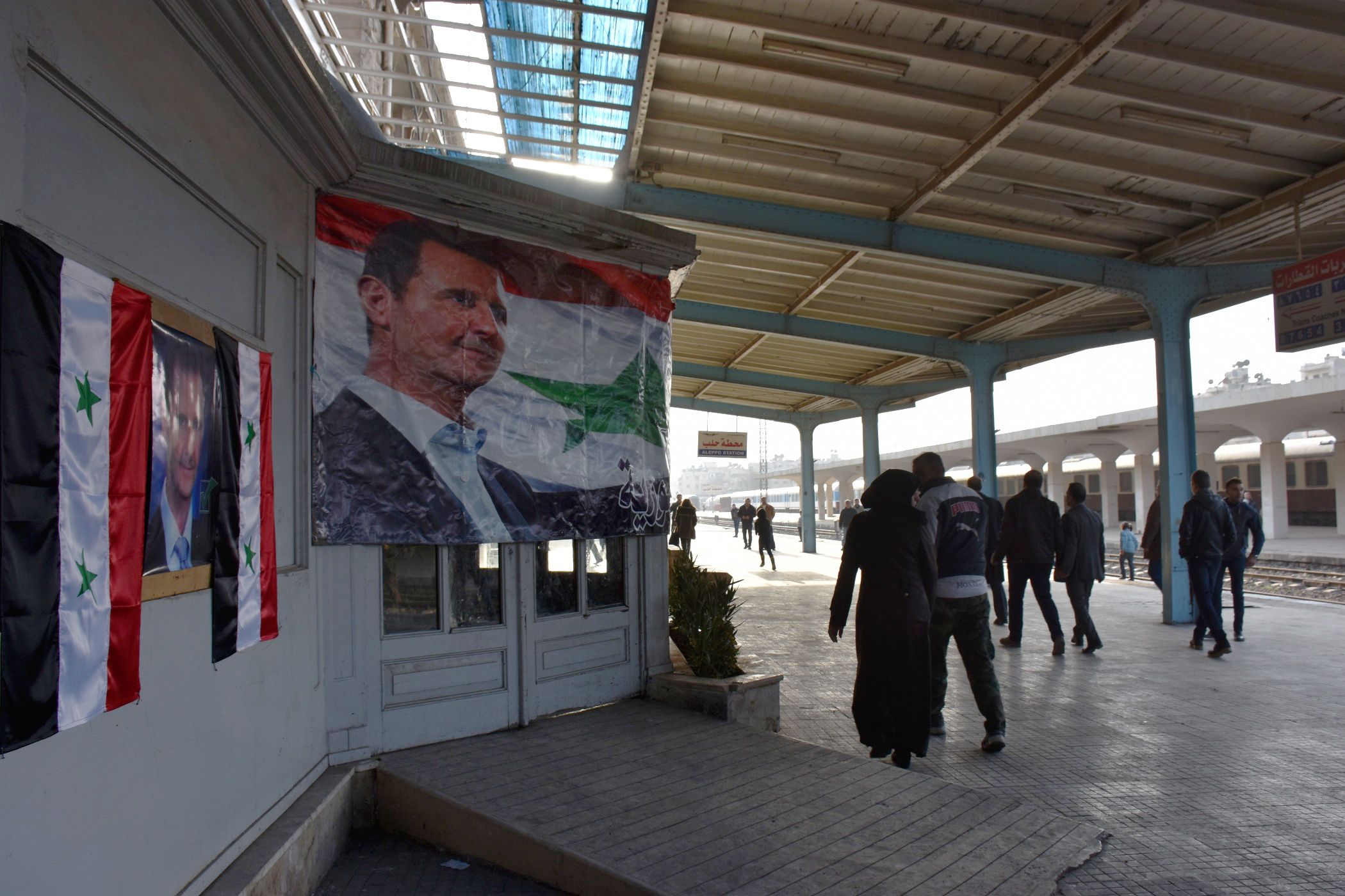 صورة الرئيس السورى بشار الأسد فى محطة قطارات حلب