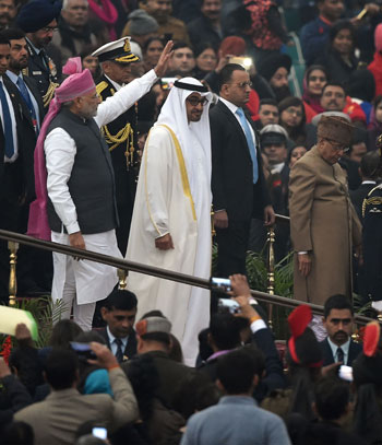 رئيس الوزراء الهندى ناريندرا مودى وولى عهد أبو ظبى الشيخ محمد بن زايد آل نهيان ورئيس الهند