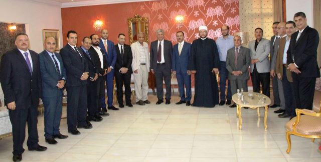 صورة جماعية مع السفير المصرى