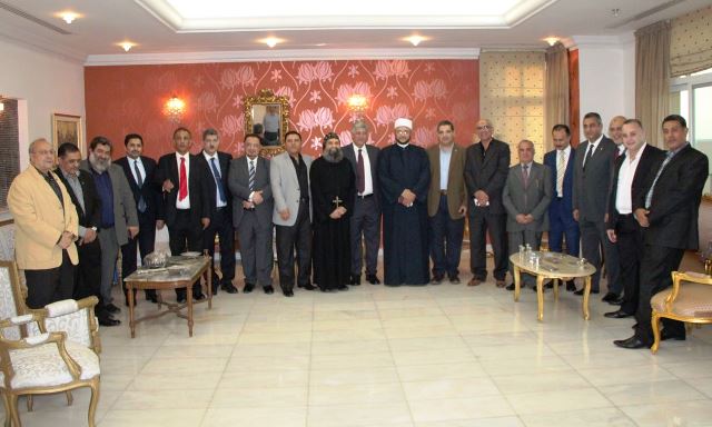 صورة جماعية مع السفير المصري بعمان