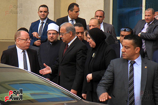 حلمى النمنم يودع رئيس الوزراء بعد افتتاح المعرض