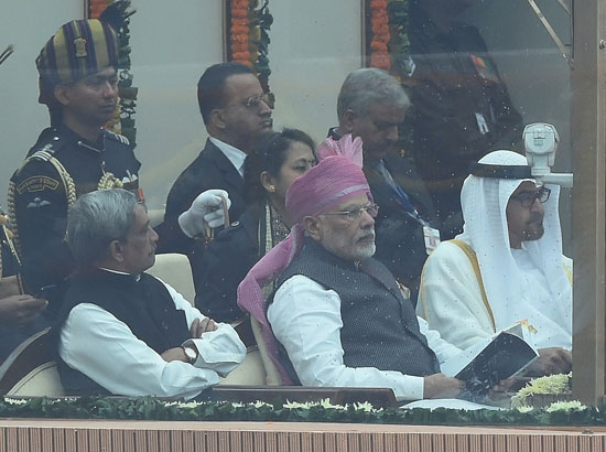  وزير الدفاع الهندى مانوهار باريكار ورئيس الوزراء الهندى