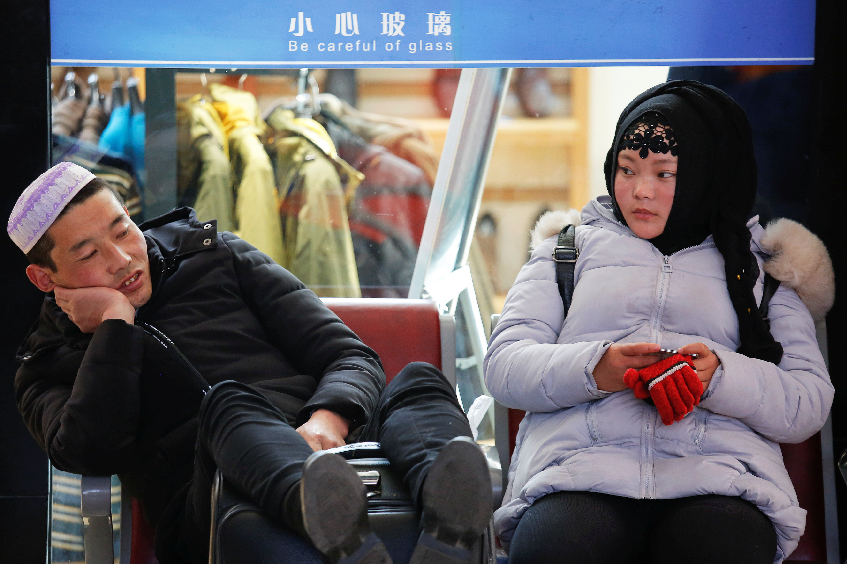مسافران داخل محطة قطار بكين خلال احتفالات السنة الصينية الجديدة
