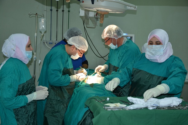 العمليات الجراحية المجانية اثناء اجرائها