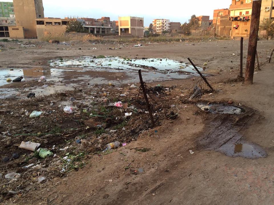 صورة توضح طفح مياه المجارى صورة توضح طفح مياه المجارى