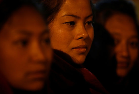 سيدات تشاركن فى طقوس مهرجان براتا كاثا فى كاتماندو عاصمة نيبال