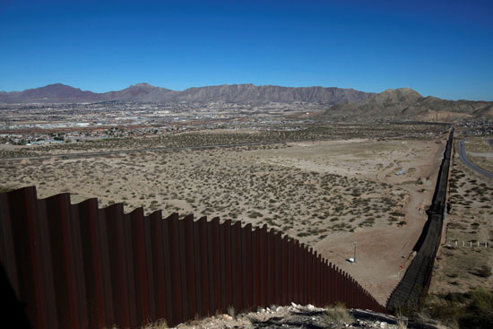 تجهيز الولايات المتحدة للجدار الفاصل بين أمريكا والمكسيك