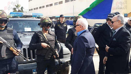  محافظ بورسعيد ومدير الأمن مع القوات الشرطة