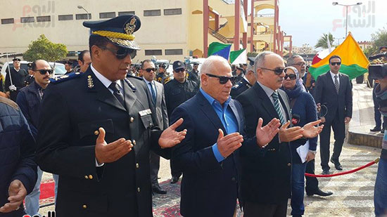 محافظ بورسعيد ومدير الأمن والقيادات الأمنية يقرآن الفاتحة