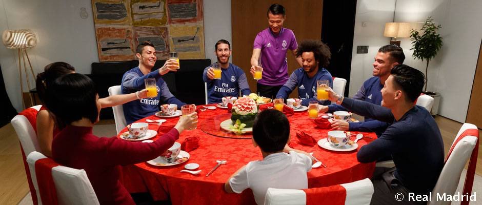 ريال مدريد يحتفل بالسنة الصينية الجديدة مع لاعب الكاستيا