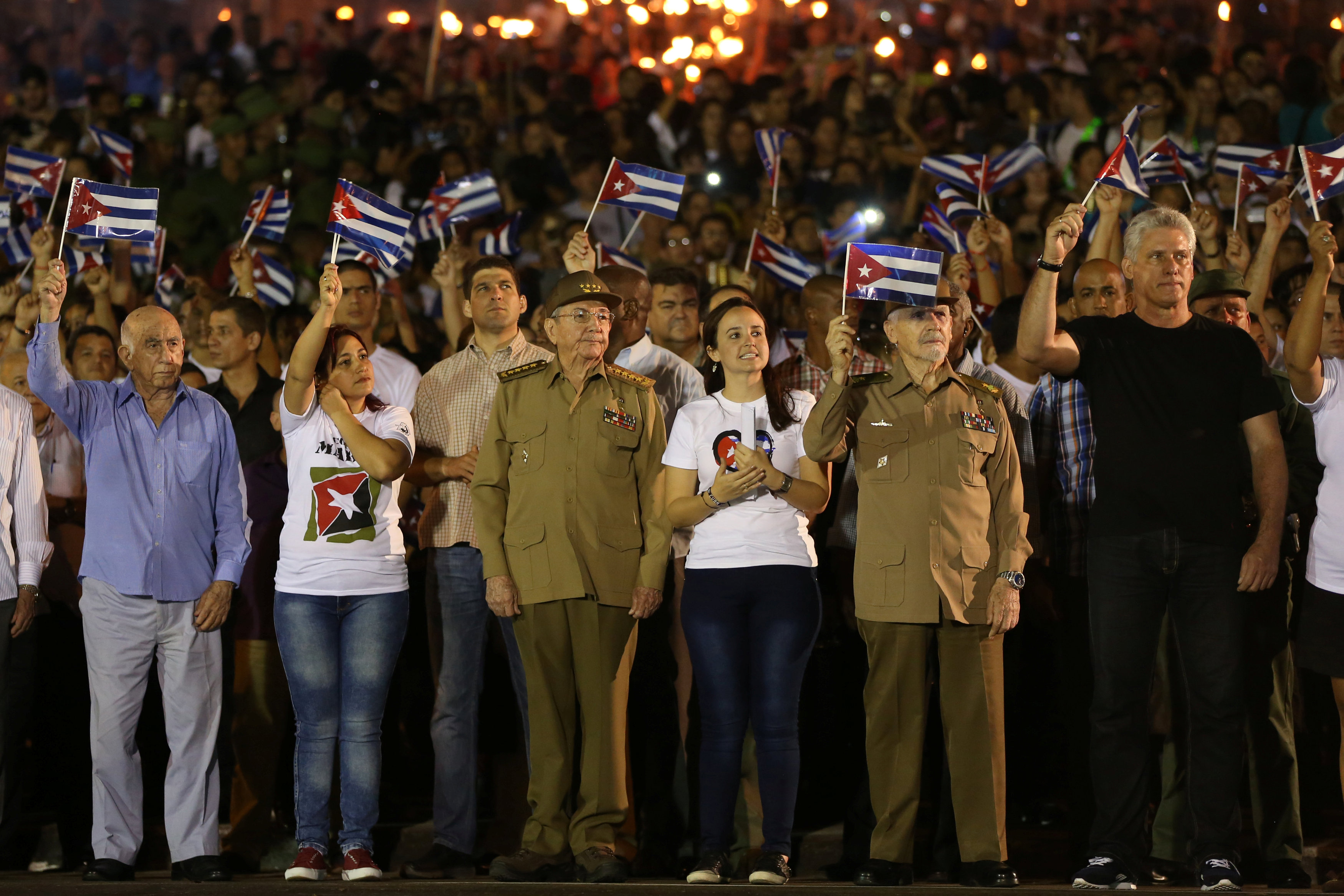 الرئيس الكوبى يشارك آلاف المواطنين فى مسيرة إحياء الذكرى 164 لمولد خوسيه مارتى