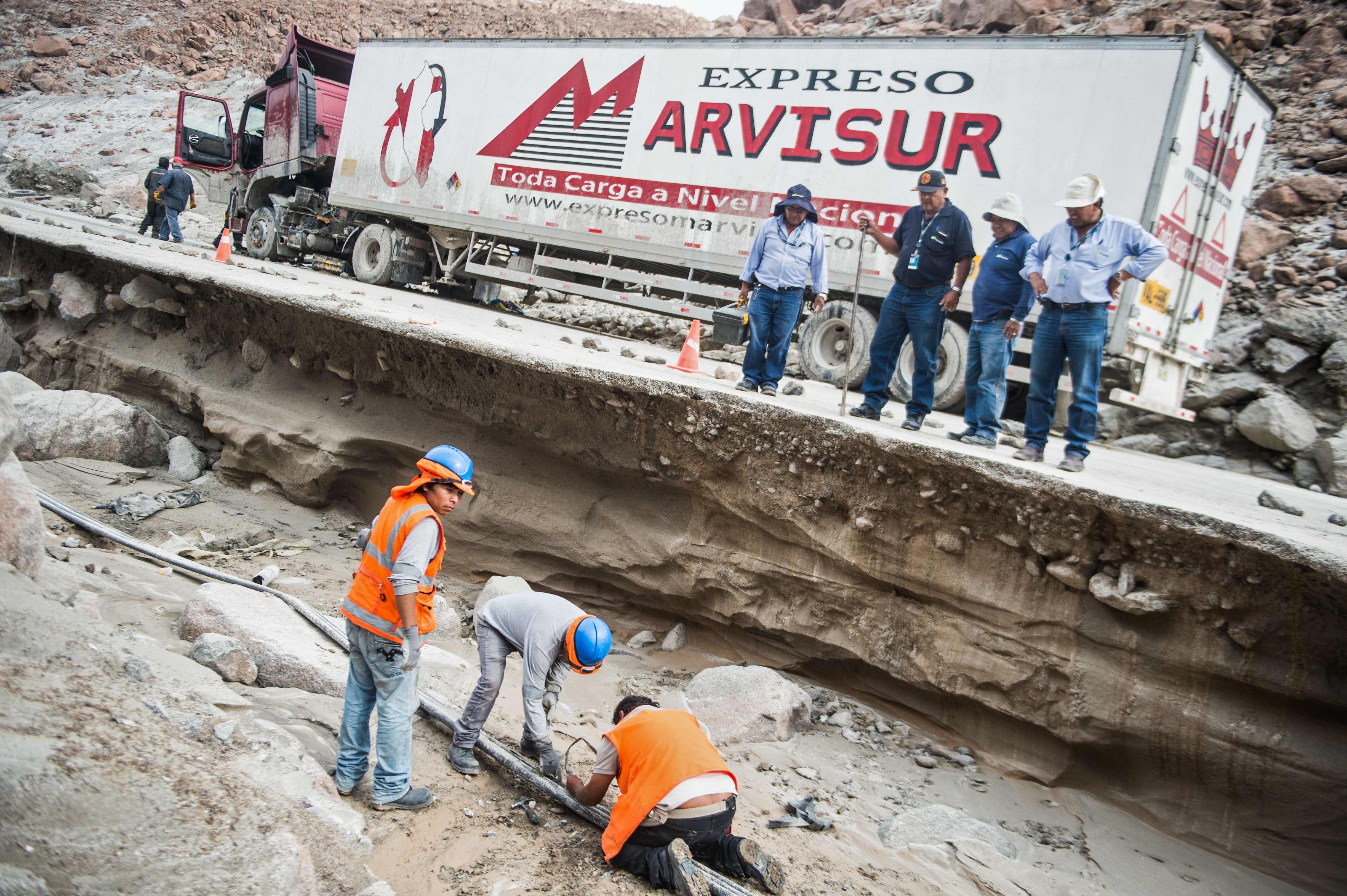 عمليات الإنقاذ فى بيرو خلال عملها