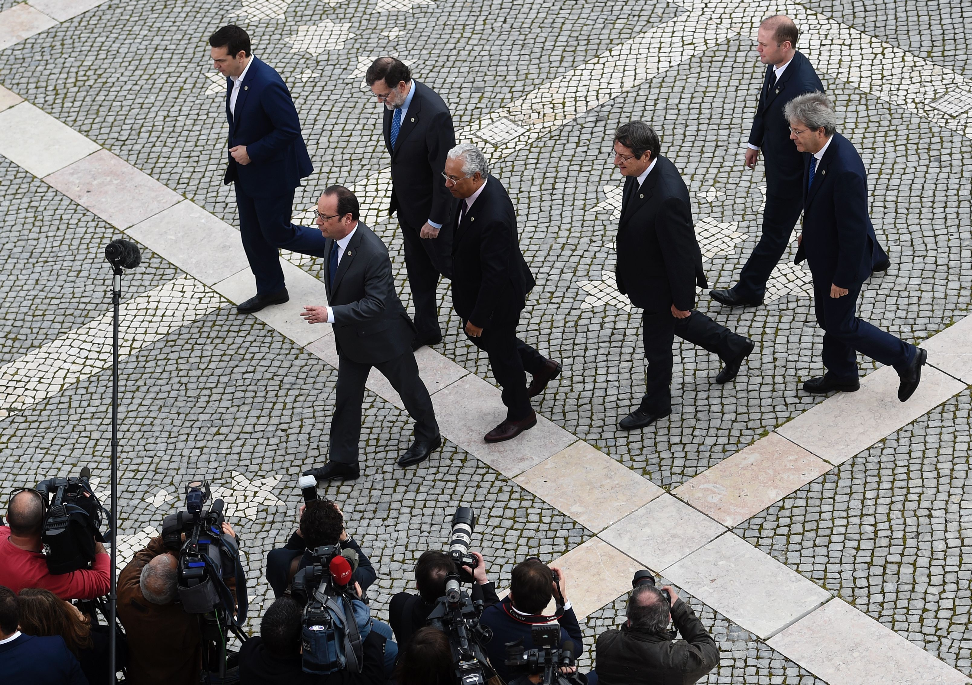 قادة الدول المشاركة فى قمة لشبونة بالبرتغال