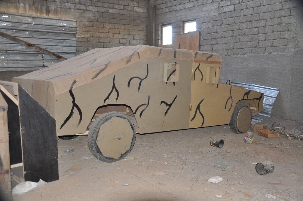 سيارة من الخشب استخدمها داعش لخداع طائرات التحالف الدولى فى العراق