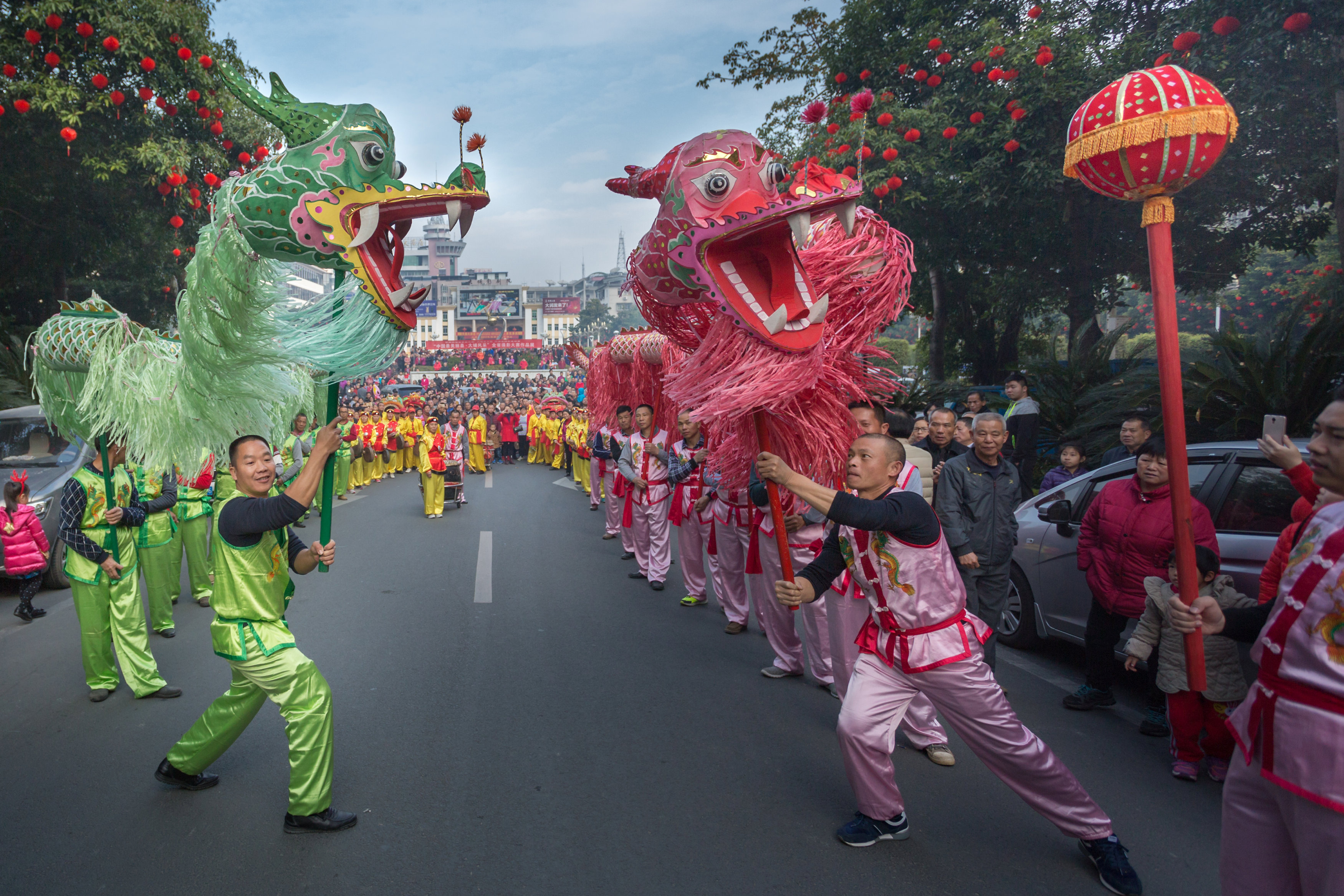 رقصات وعروض فى شوارع الصين احتفالًا بالسنة القمرية الجديدة