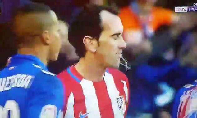 ديفيرسون يبصق فى وجه جودين مدافع أتلتيكو مدريد