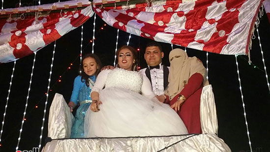 زفاف-عروسين-بسيارة-نقل-بشبرا-الخيمة-(9)