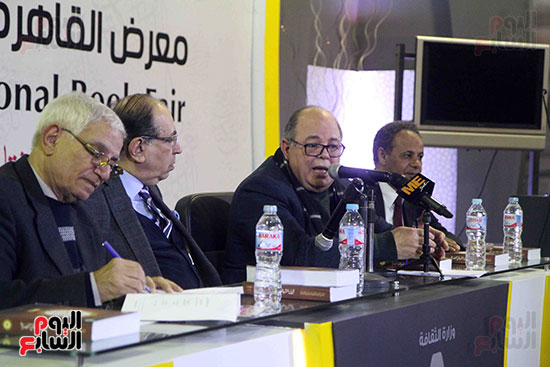 صابر عرب يزور معرض القاهرة الدولى للكتاب (1)