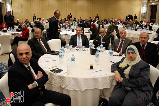  ندوة استراتيجيات مواجهة التحديات الحالية فى بيئة الأعمال المصرية (4)