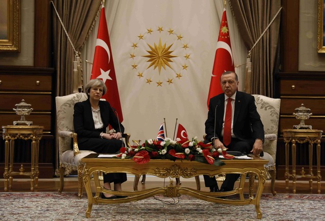 اردوغان يستقبل تريزا ماى