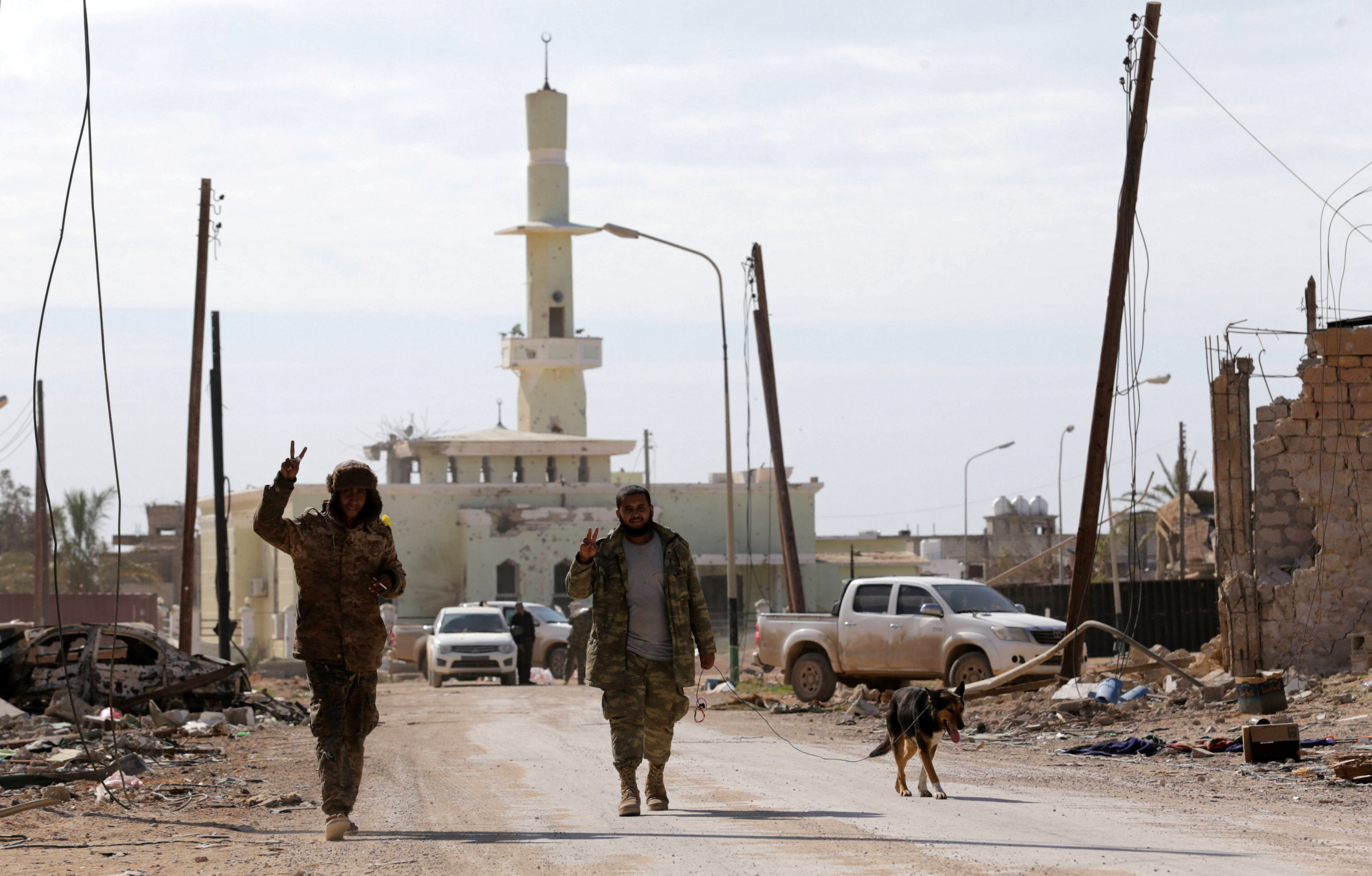 القوات الليبية فى منطقة قنفودة بعد تحريرها