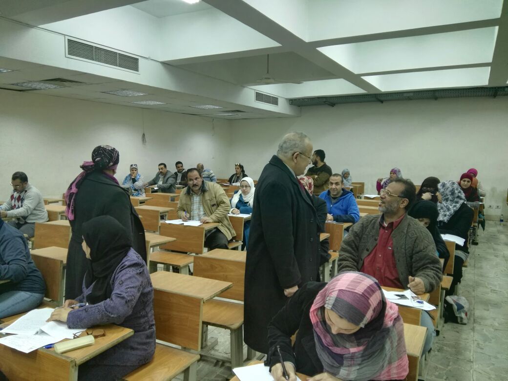نائب رئيس جامعة القاهرة يتفقد امتحانات التعليم المفتوح (1)