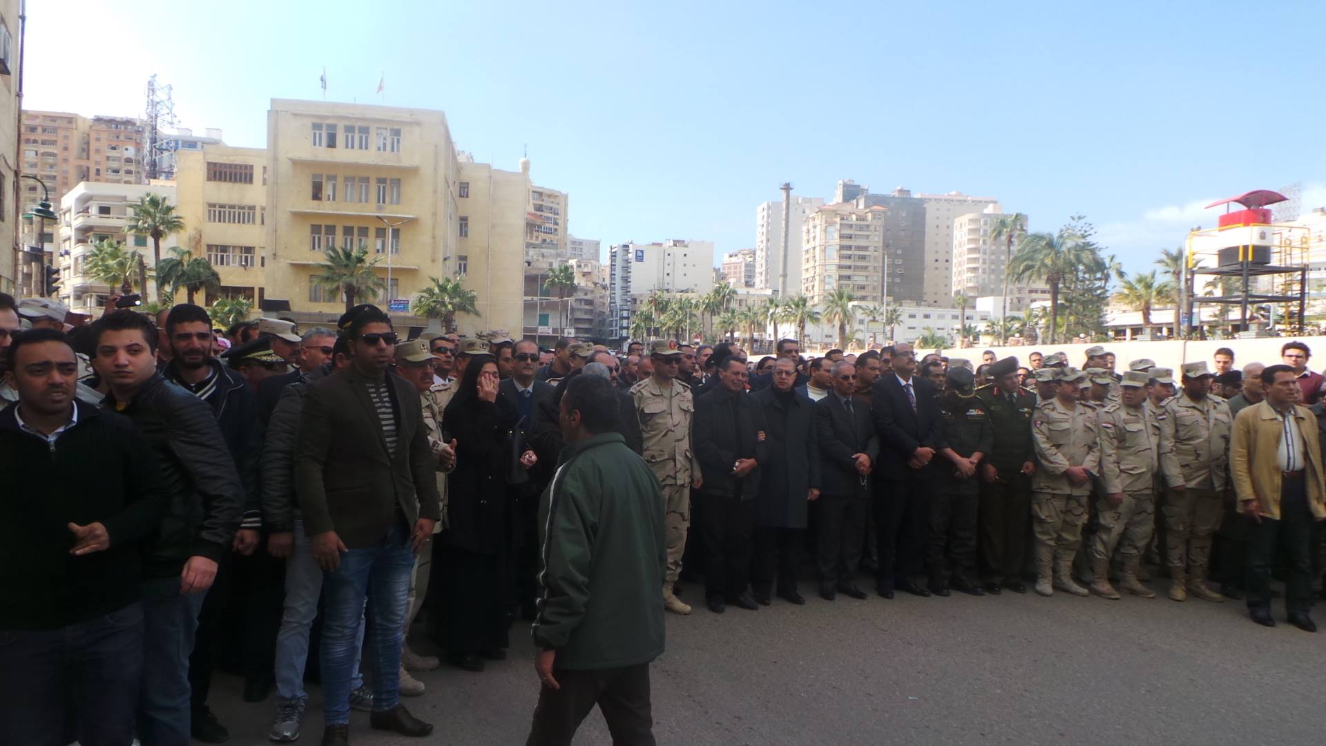 محافظ الاسكندرية يتقدم المشيعين 