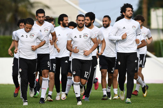 •	لاعبو المنتخب خلال المران