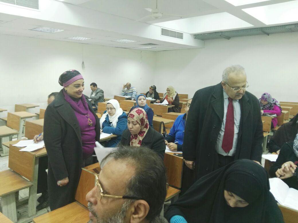 نائب رئيس جامعة القاهرة يتفقد امتحانات التعليم المفتوح (3)