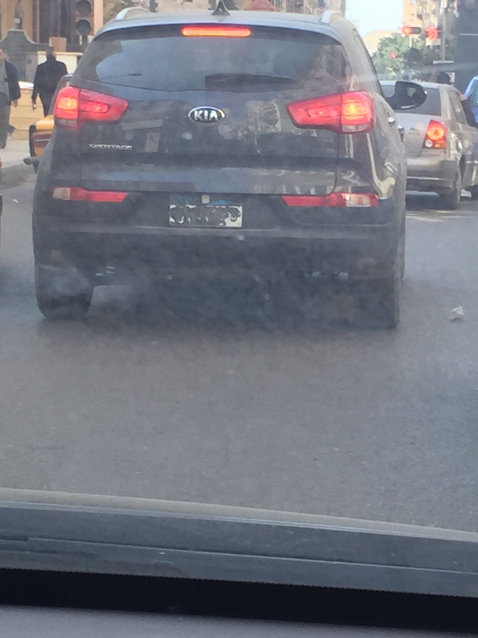 سيارة بلوحات معدنية مطموسة فى شارع صلاح سالم بالإسكندرية