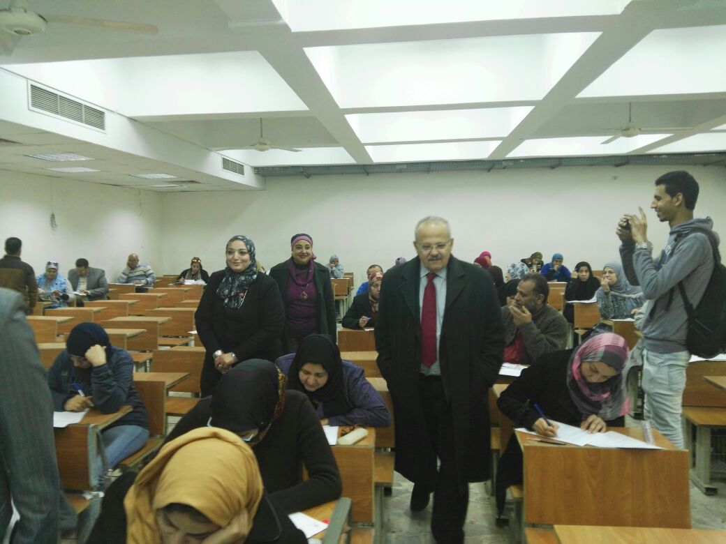 نائب رئيس جامعة القاهرة يتفقد امتحانات التعليم المفتوح (5)