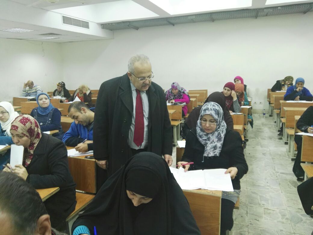 نائب رئيس جامعة القاهرة يتفقد امتحانات التعليم المفتوح (4)