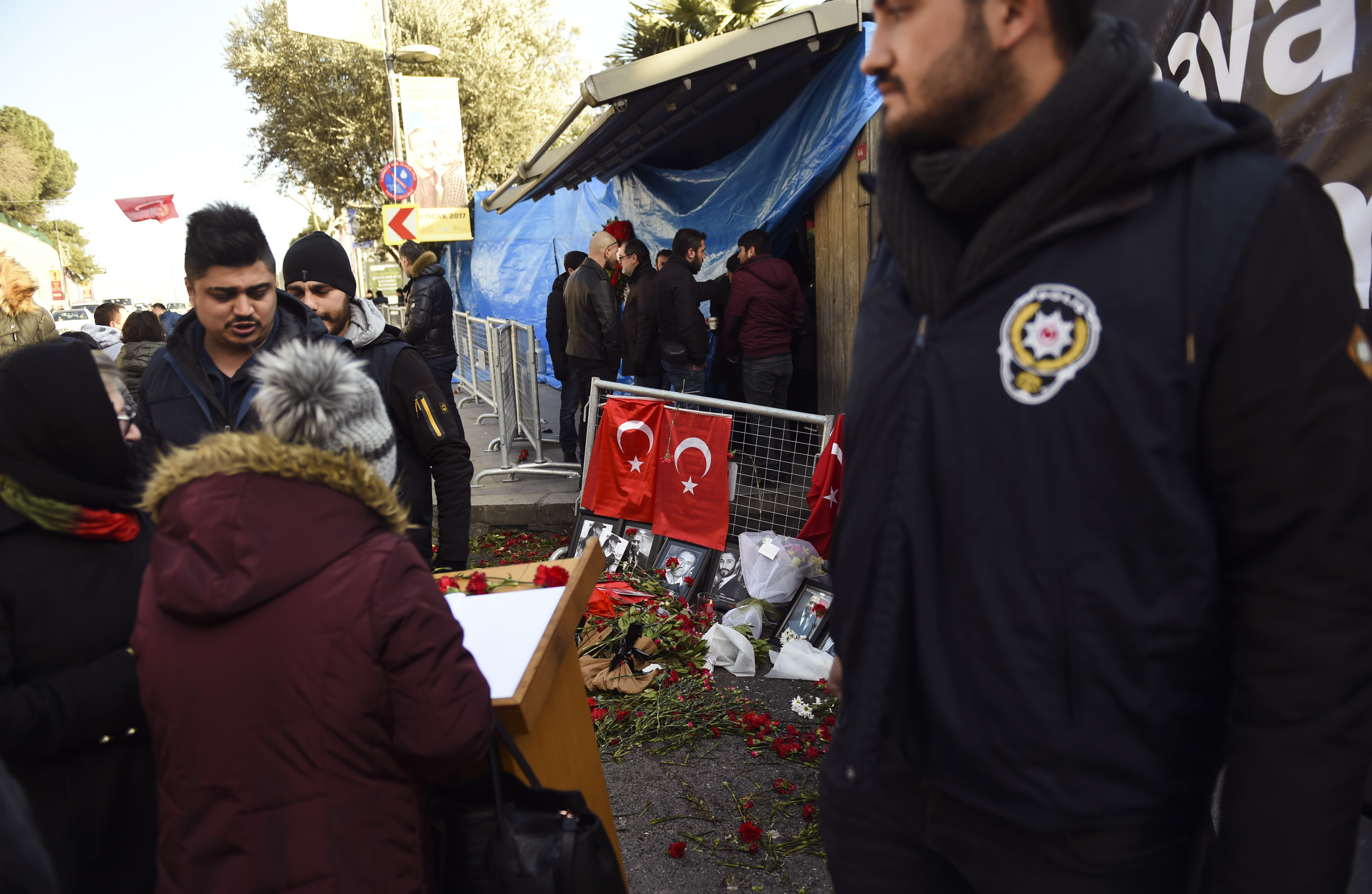 أهالى ضحايا الهجوم الإرهابى فى اسطنبول