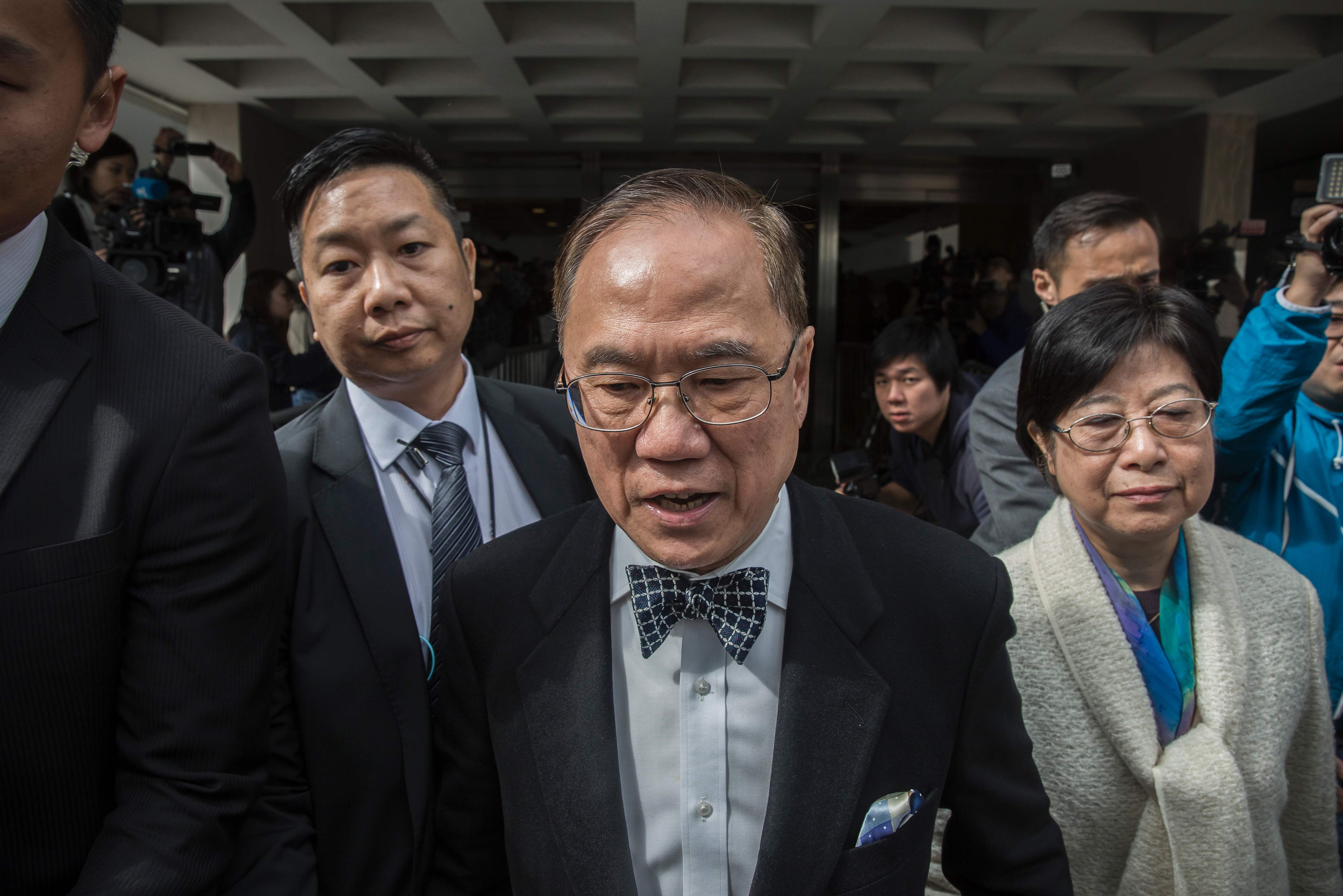 رئيس هونج كونج السابق يغادر أولى جلسات محاكمته فى قضايا فساد